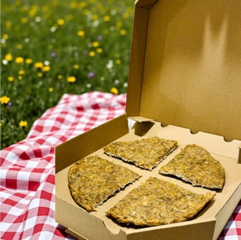 Naturalny gryzak dla psa w kształcie pizzy, królik z marchewką, DOGY